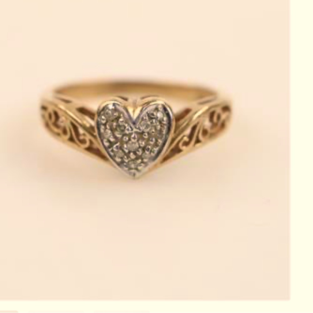 10k solid gold band diamond heart ring
